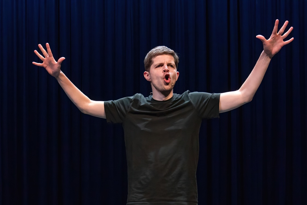 Hilarisch, droog en doordacht: cabaret op zÃ¢â‚¬â„¢n Thjums